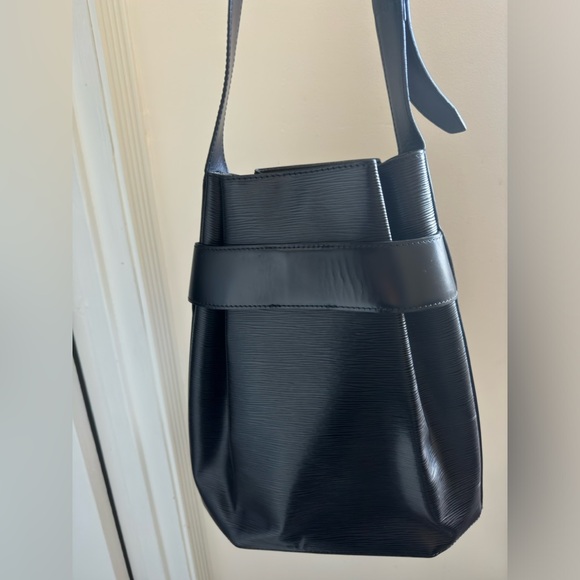 Louis Vuitton Epi Sac D'Epaule bucket bag - Picture 9 of 10